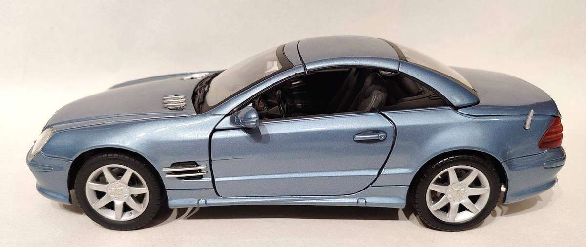 *PRE-LOVED/NO BOX* 1/18 MotorMax Mercedes-Benz SL500 Metallic Blue