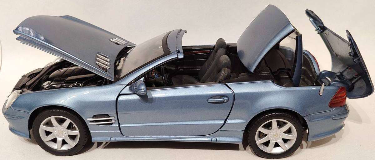 *PRE-LOVED/NO BOX* 1/18 MotorMax Mercedes-Benz SL500 Metallic Blue
