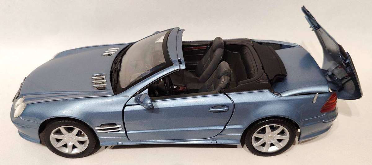 *PRE-LOVED/NO BOX* 1/18 MotorMax Mercedes-Benz SL500 Metallic Blue