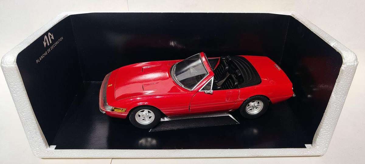 **PRE-LOVED/BOXED** 1/18 Vintage Solido Ferrari 365 GTS (Daytona style) Red (8017)
