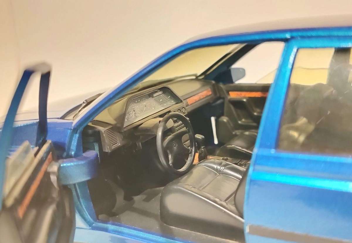 **PRE-LOVED/BOXED** 1/18 Vintage Solido Peugeot 605 SV24 Blue (8502)