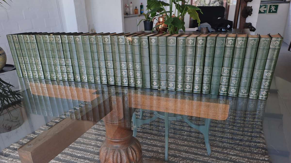 Complete 34 Book Works of Charles Dickens