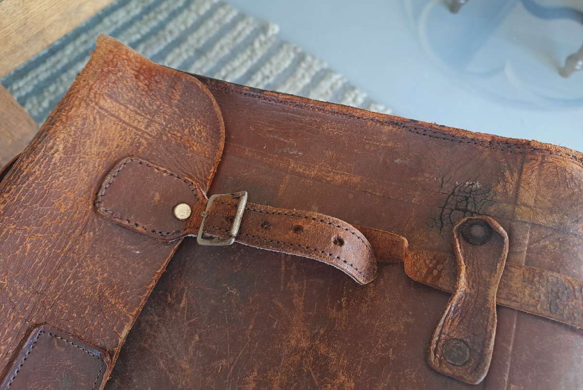 Vintage Leather Satchel Bag!