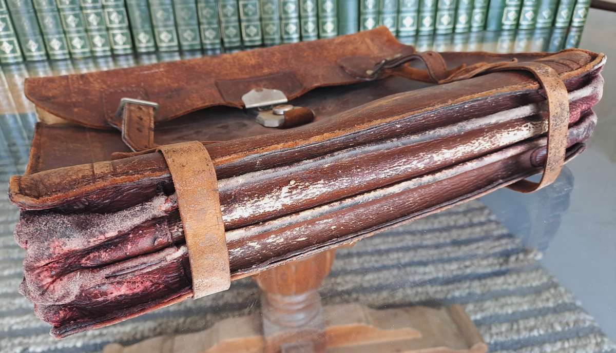 Vintage Leather Satchel Bag!