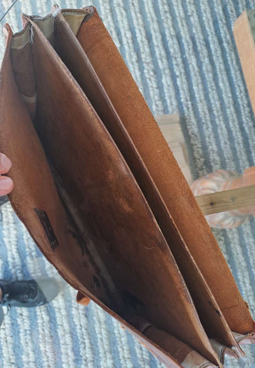 Vintage Leather Satchel Bag!