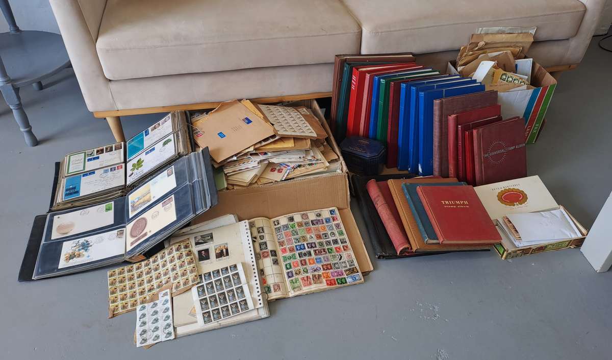 MASSIVE LIFETIME STAMP COLLECTION *10000+ WORLD STAMPS* *25 ALBUMS*