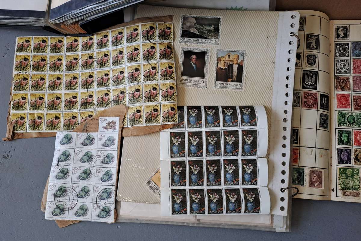 MASSIVE LIFETIME STAMP COLLECTION *10000+ WORLD STAMPS* *25 ALBUMS*