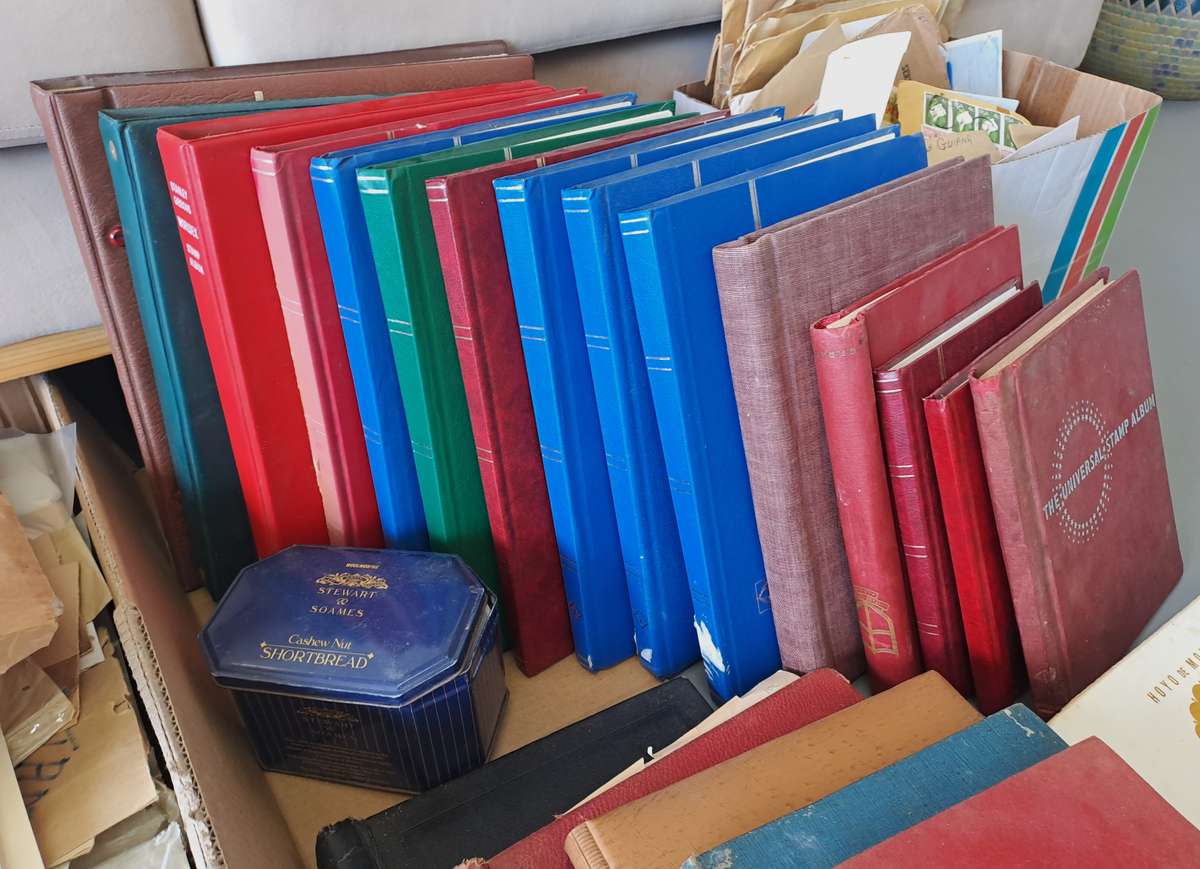 MASSIVE LIFETIME STAMP COLLECTION *10000+ WORLD STAMPS* *25 ALBUMS*