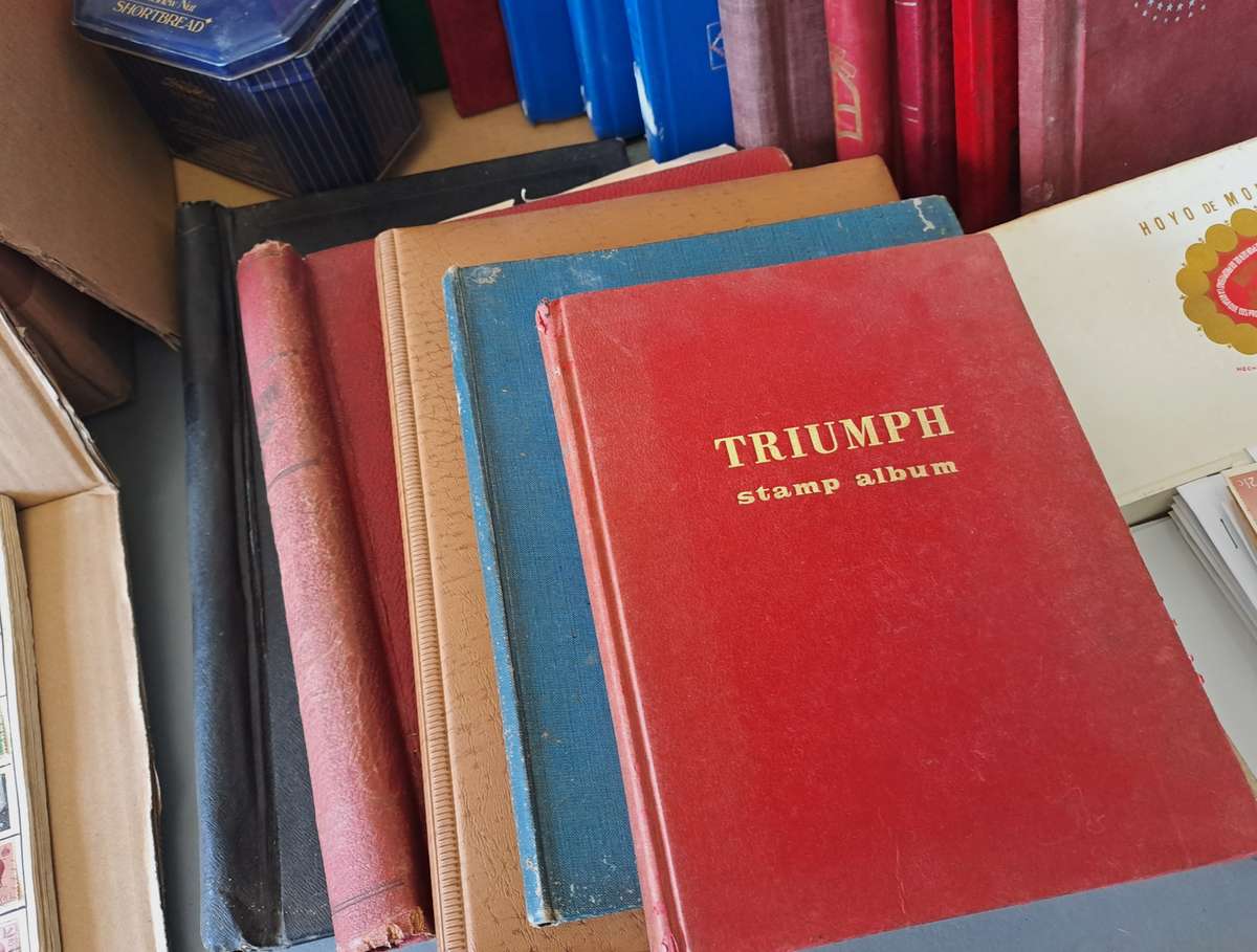 MASSIVE LIFETIME STAMP COLLECTION *10000+ WORLD STAMPS* *25 ALBUMS*