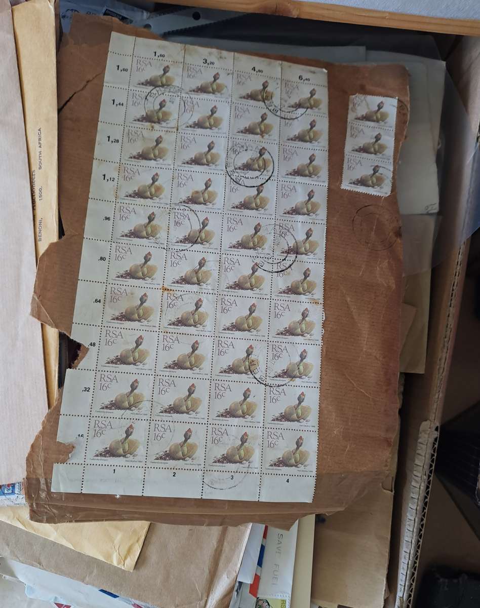 MASSIVE LIFETIME STAMP COLLECTION *10000+ WORLD STAMPS* *25 ALBUMS*