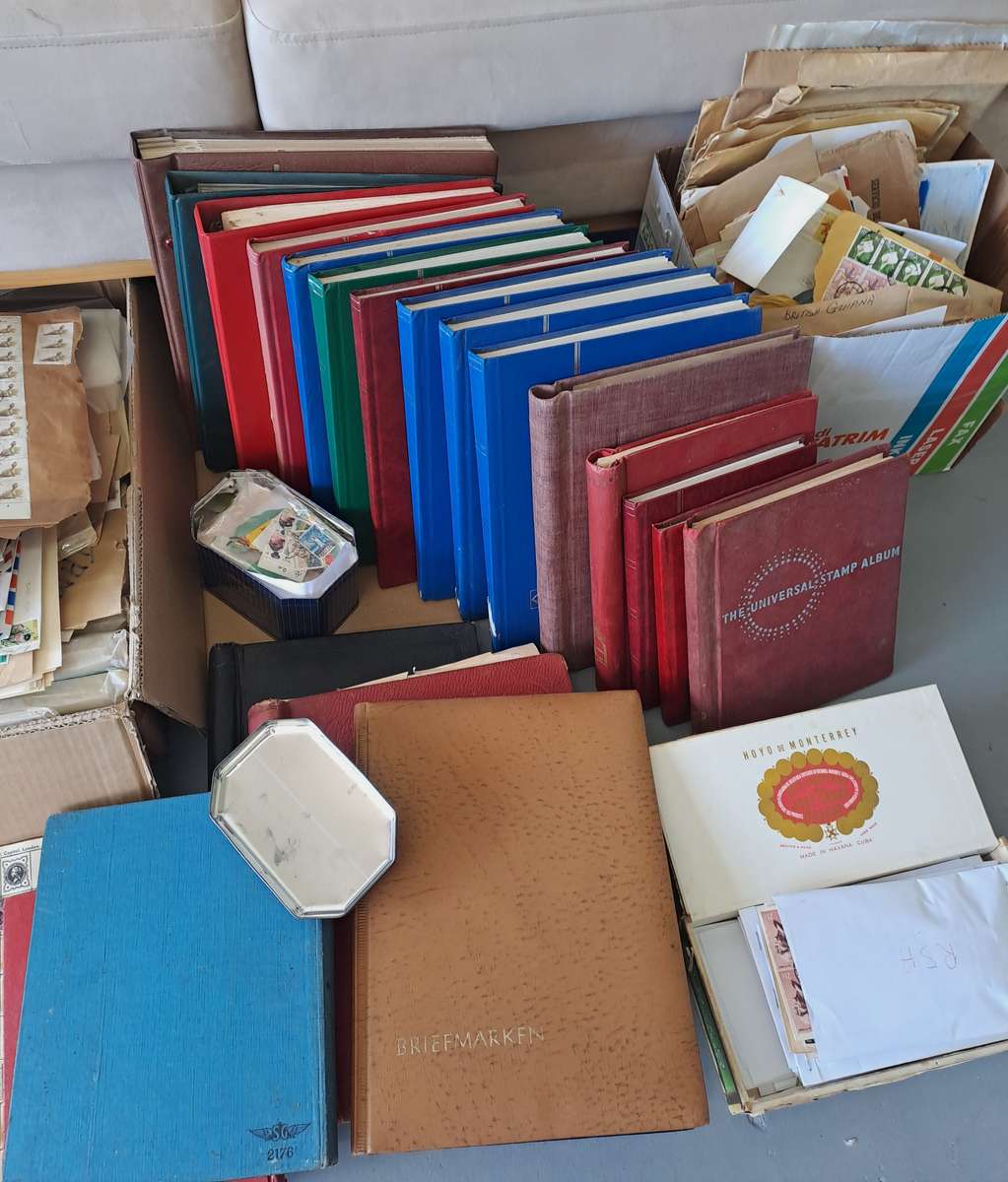 MASSIVE LIFETIME STAMP COLLECTION *10000+ WORLD STAMPS* *25 ALBUMS*