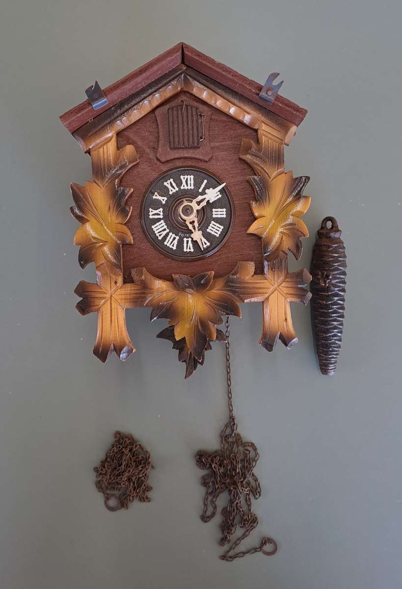 CUCKOO CLOCK *NOT WORKING*