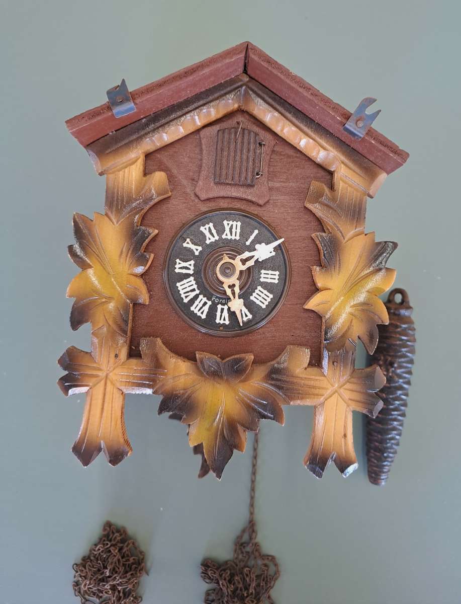 CUCKOO CLOCK *NOT WORKING*