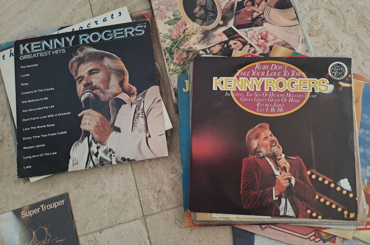 50+ COLLECTION OF 70's/80's POP RECORDS!! LIONEL RICHIE, ABBA AND SO MUCH MORE...