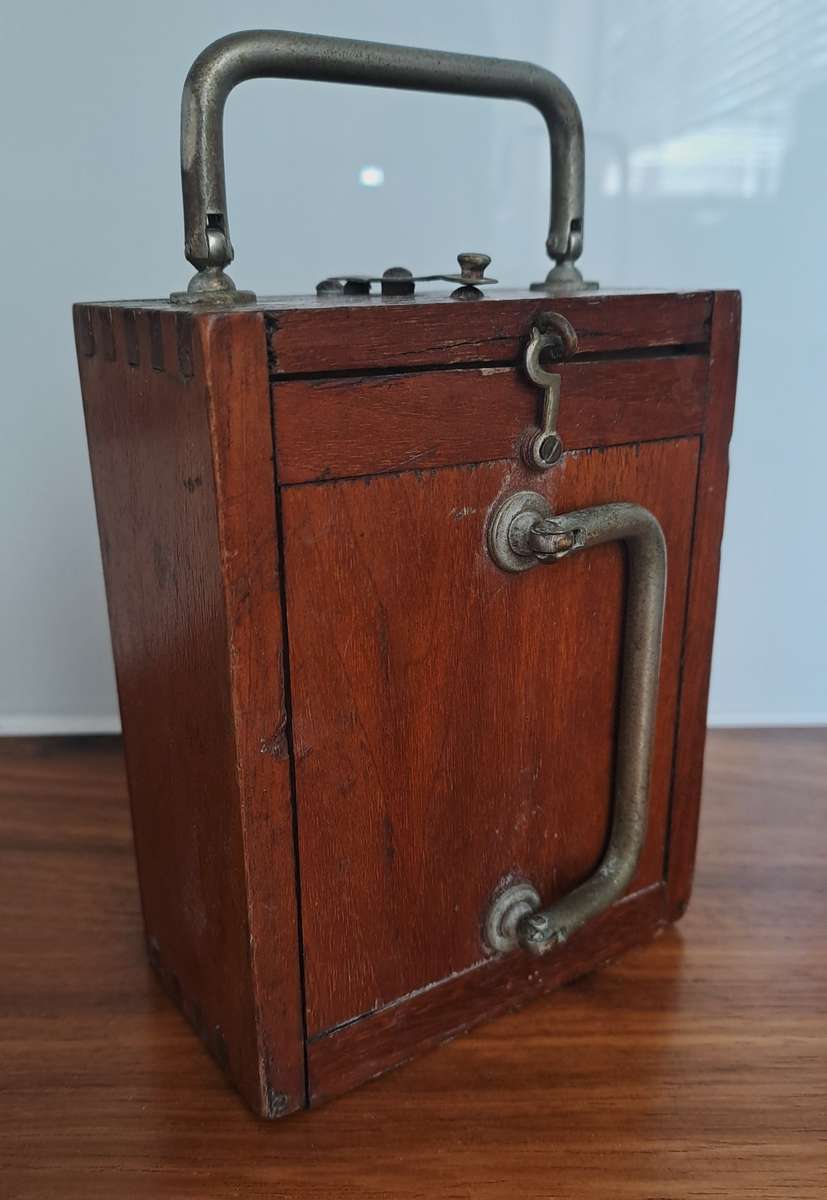 WW1 WOODEN BOX TORCH *VALUE R4500*