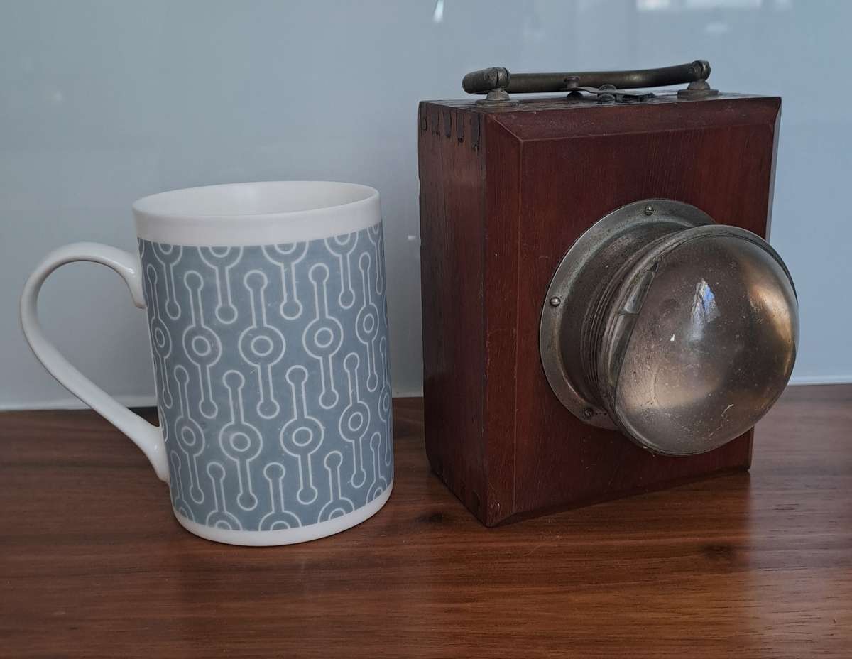 WW1 WOODEN BOX TORCH *VALUE R4500*