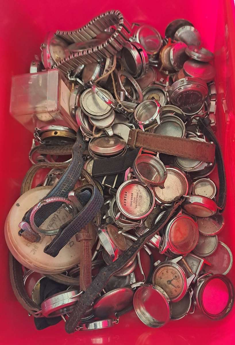*WOW* AMAZING WATCHMAKERS COLLECTION 1000+ OF WATCH PARTS AND MOVEMENTS!! *LIFETIME COLLECTION*