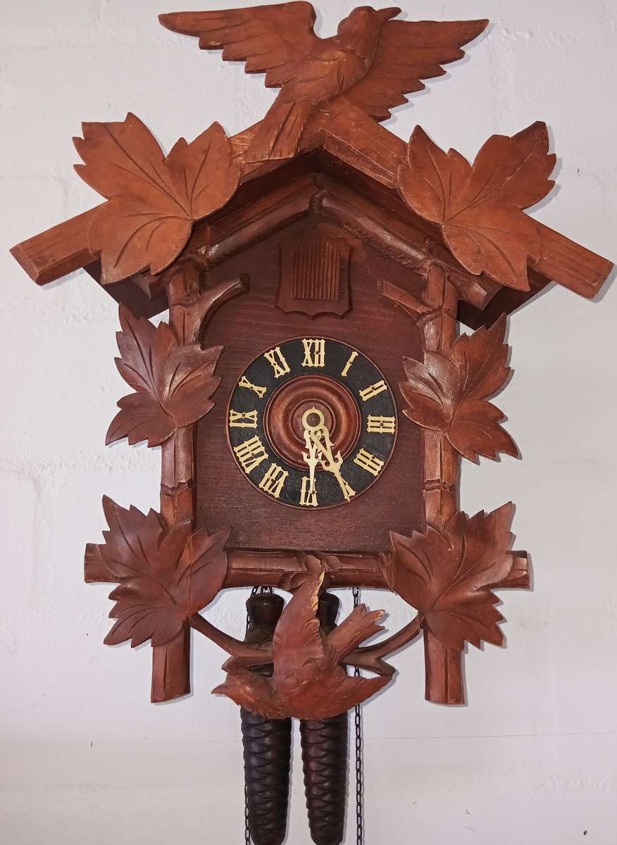 LARGE VINTAGE ORIGINAL COMPLETE BAVARIAN CUCKOO CLOCK!