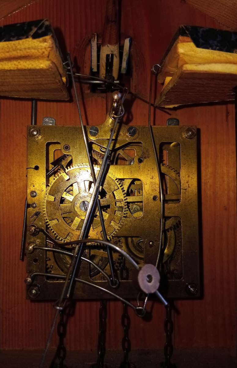 LARGE VINTAGE ORIGINAL COMPLETE BAVARIAN CUCKOO CLOCK!