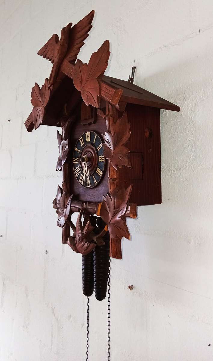 LARGE VINTAGE ORIGINAL COMPLETE BAVARIAN CUCKOO CLOCK!