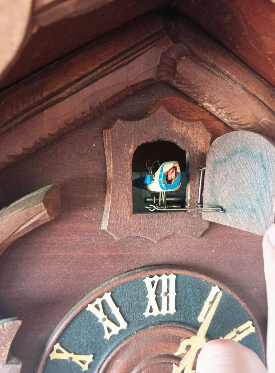 LARGE VINTAGE ORIGINAL COMPLETE BAVARIAN CUCKOO CLOCK!