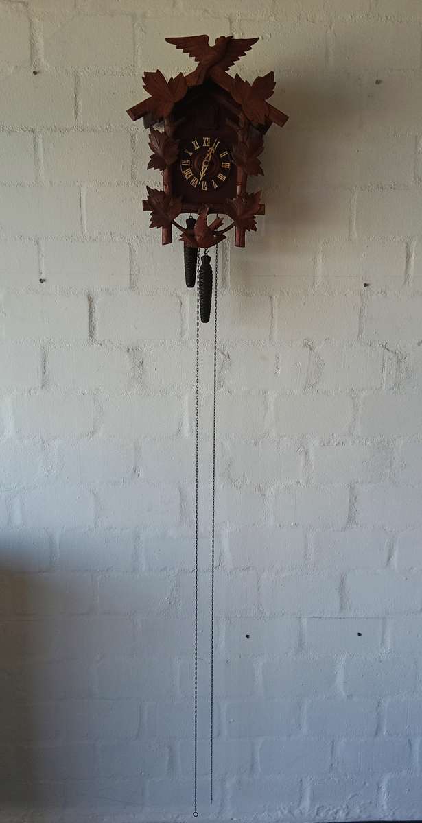 LARGE VINTAGE ORIGINAL COMPLETE BAVARIAN CUCKOO CLOCK!