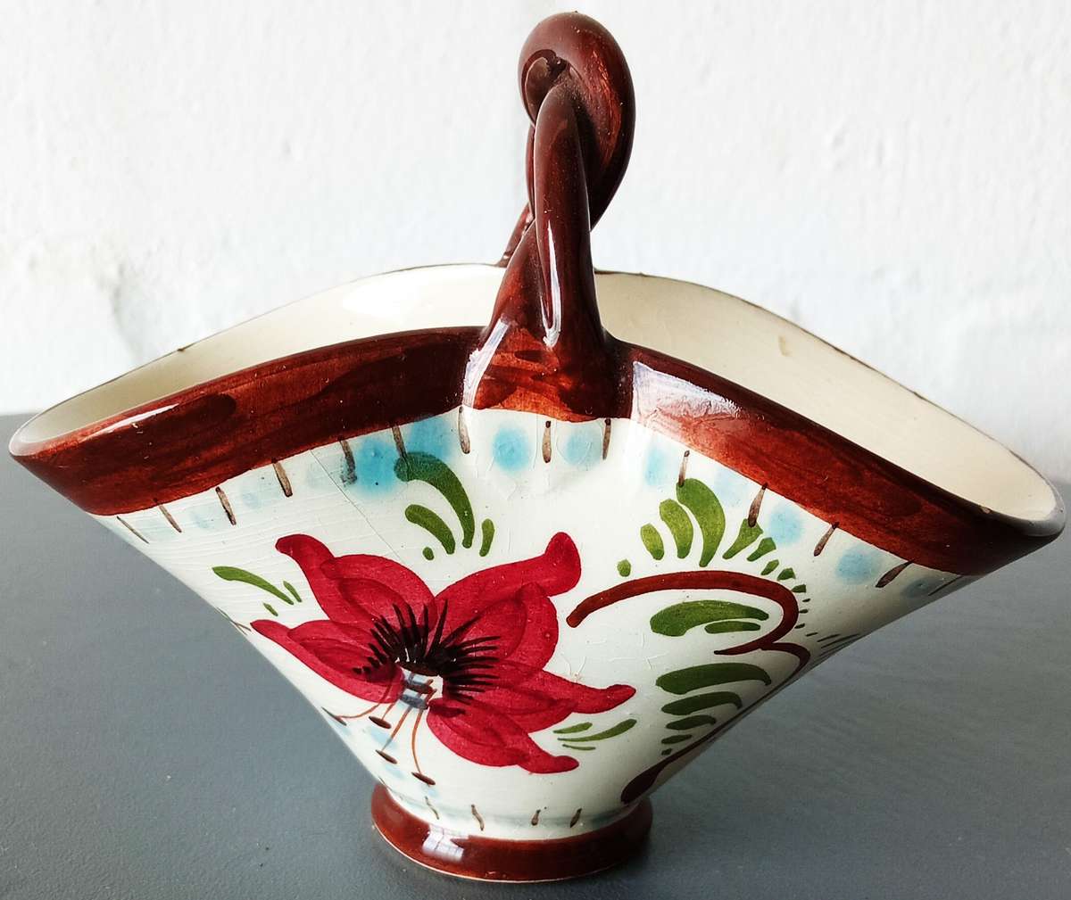 SMALL GOUDA CERAMIC HAND-PAINTED BASKET