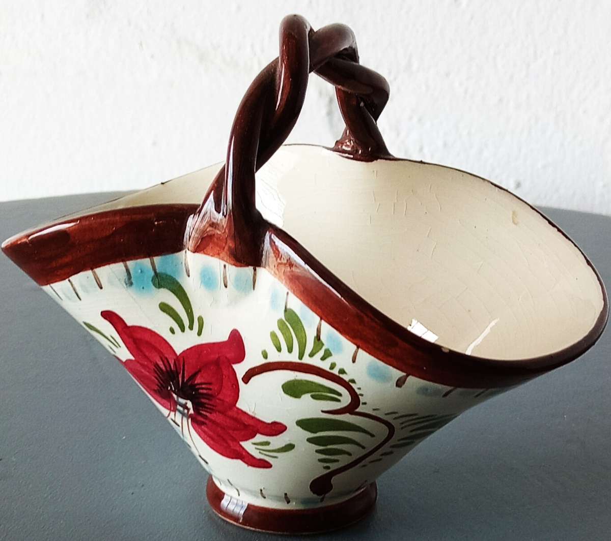 SMALL GOUDA CERAMIC HAND-PAINTED BASKET