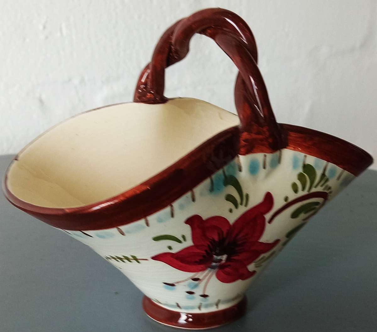 SMALL GOUDA CERAMIC HAND-PAINTED BASKET