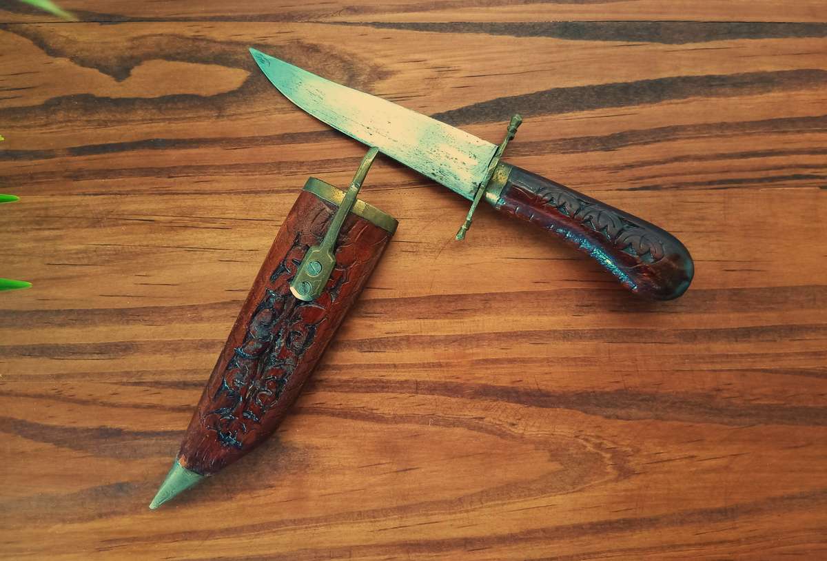 VINTAGE INDIAN BRASS FITTED IRON DAGGER KNIFE WITH SHEATH LOCK MECHANISM*HIGHLY COLLECTABLE*