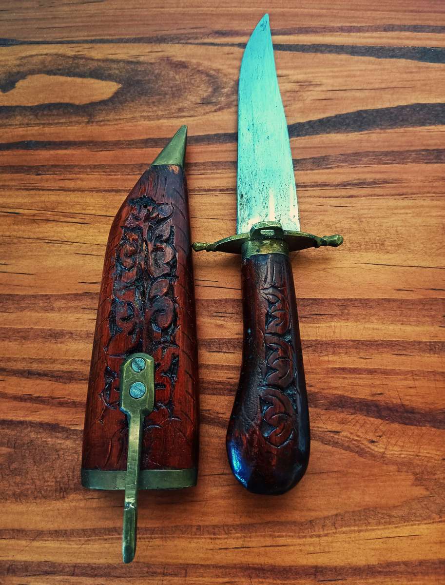 VINTAGE INDIAN BRASS FITTED IRON DAGGER KNIFE WITH SHEATH LOCK MECHANISM*HIGHLY COLLECTABLE*