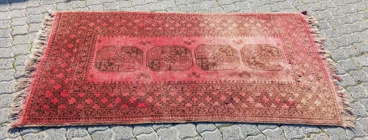 GENUINE HAND KNOTTED PERSIAN CARPET 1620MM BY 1850MM