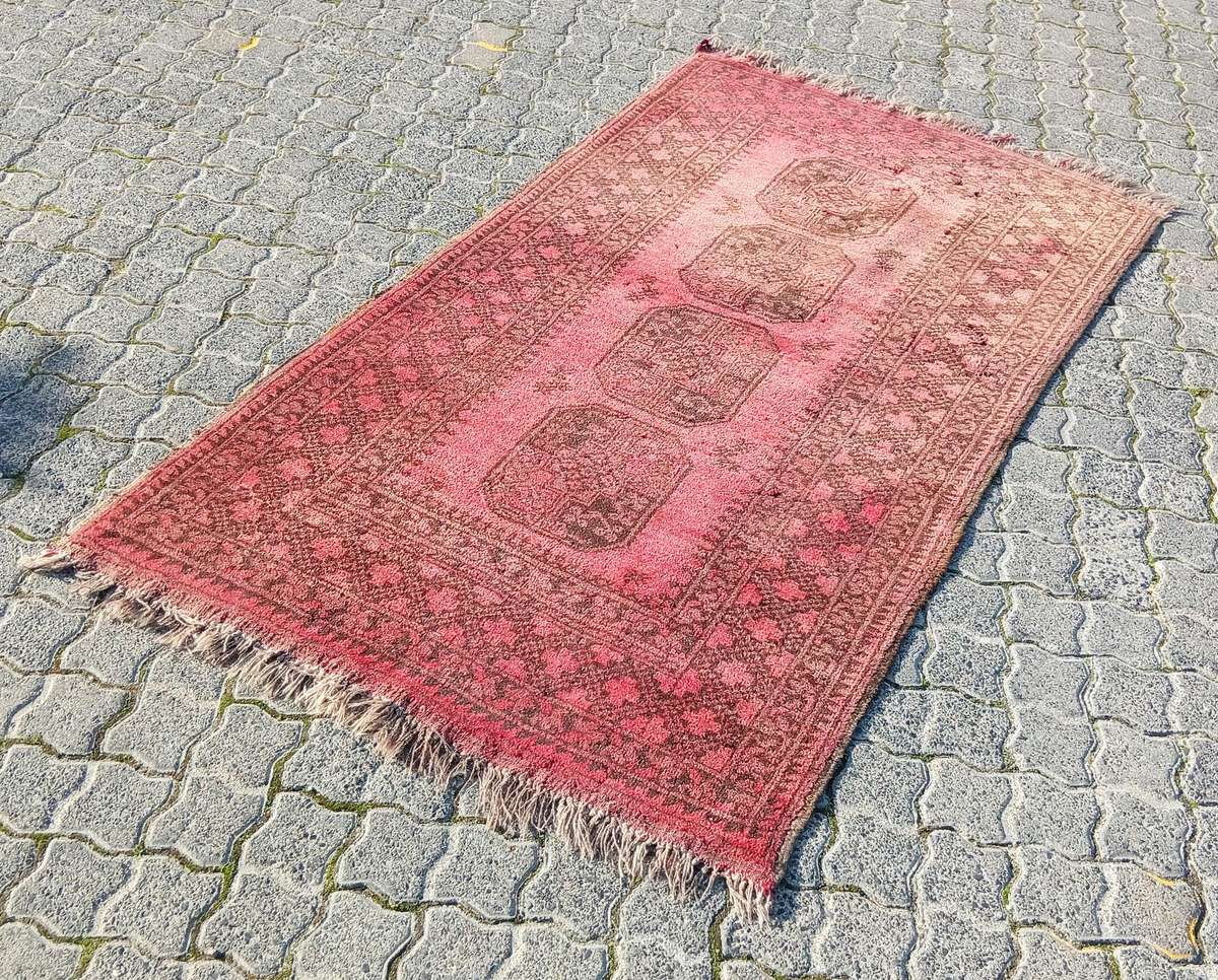 GENUINE HAND KNOTTED PERSIAN CARPET 1620MM BY 1850MM