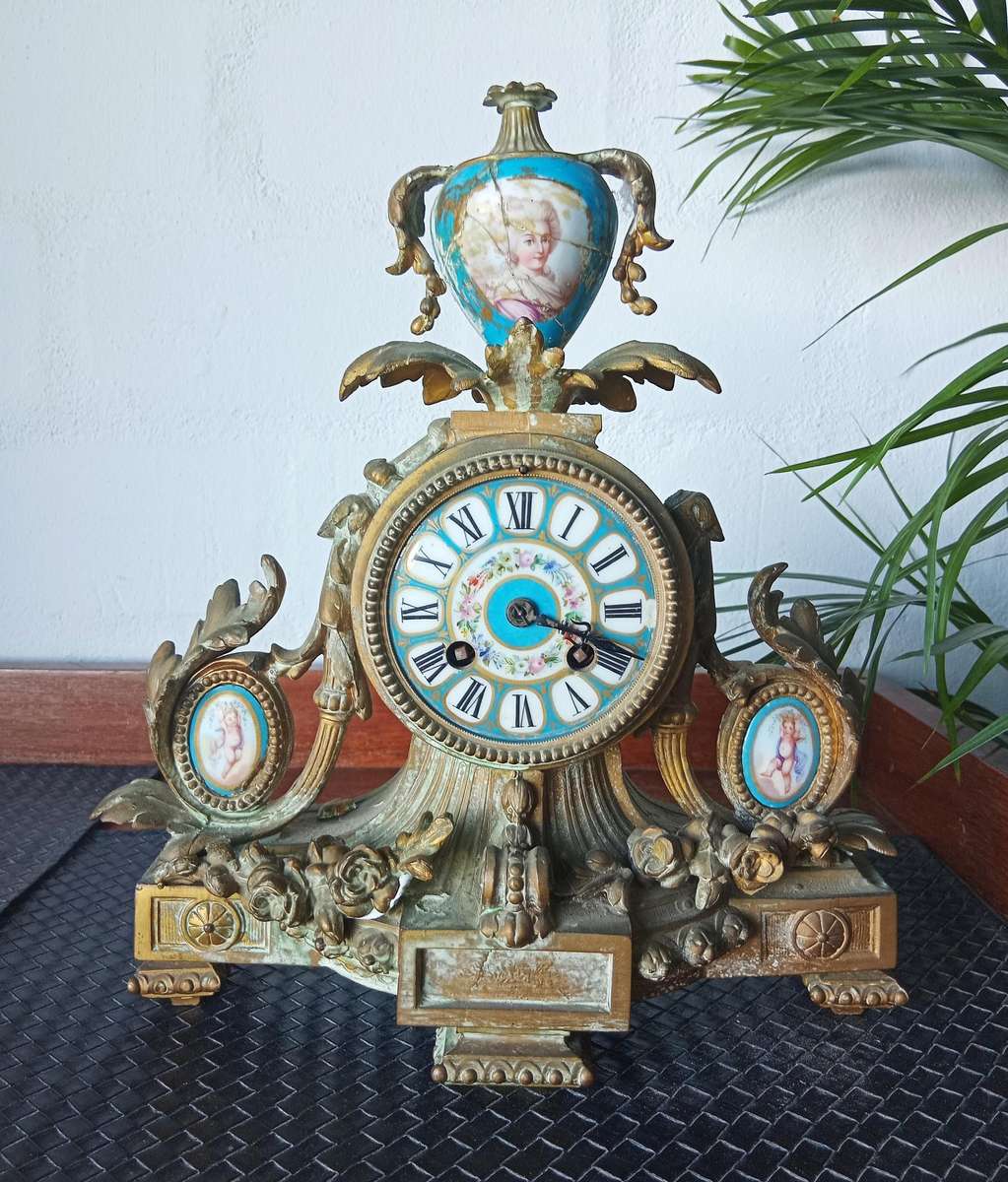 19th  CENTURY ANTIQUE FRENCH CLOCK,PORCELAIN AND BRASS *HIGHLY COLLECTABLE* *DAMAGED*