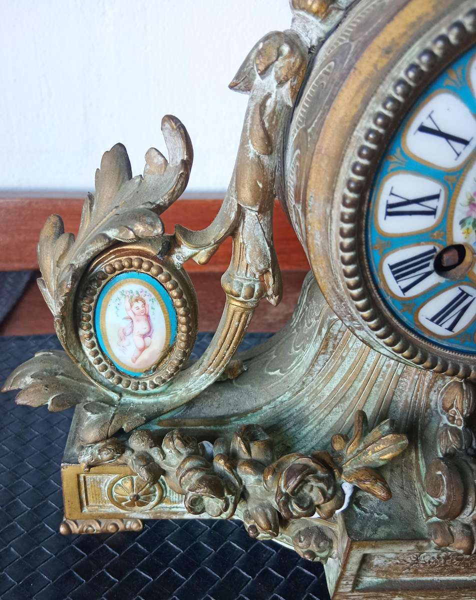 19th  CENTURY ANTIQUE FRENCH CLOCK,PORCELAIN AND BRASS *HIGHLY COLLECTABLE* *DAMAGED*