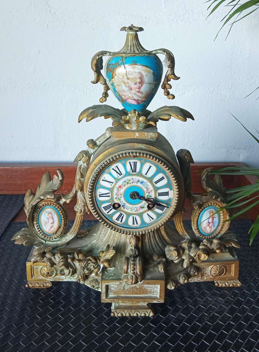 19th  CENTURY ANTIQUE FRENCH CLOCK,PORCELAIN AND BRASS *HIGHLY COLLECTABLE* *DAMAGED*