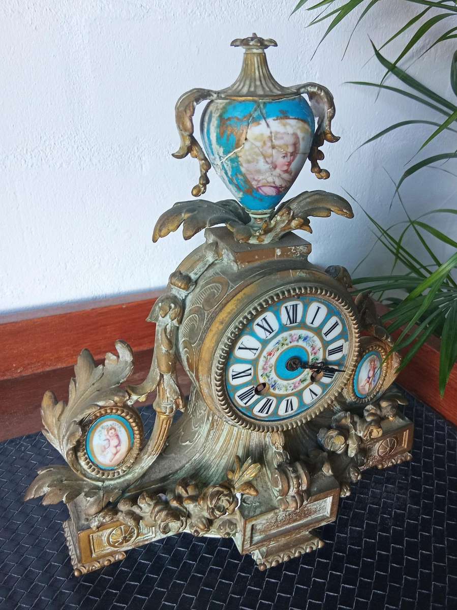 19th  CENTURY ANTIQUE FRENCH CLOCK,PORCELAIN AND BRASS *HIGHLY COLLECTABLE* *DAMAGED*