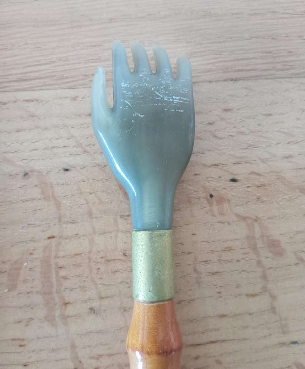 LOVELY VINTAGE BAMBOO CANE SHOE HORNS AND BACK SCRATCHERS