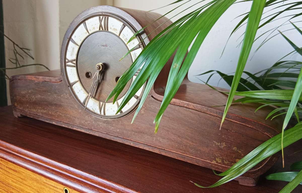 VINTAGE ART DECO ORIGINAL MAUTHE MANTLE CLOCK (HIGHLY COLLECTABLE)