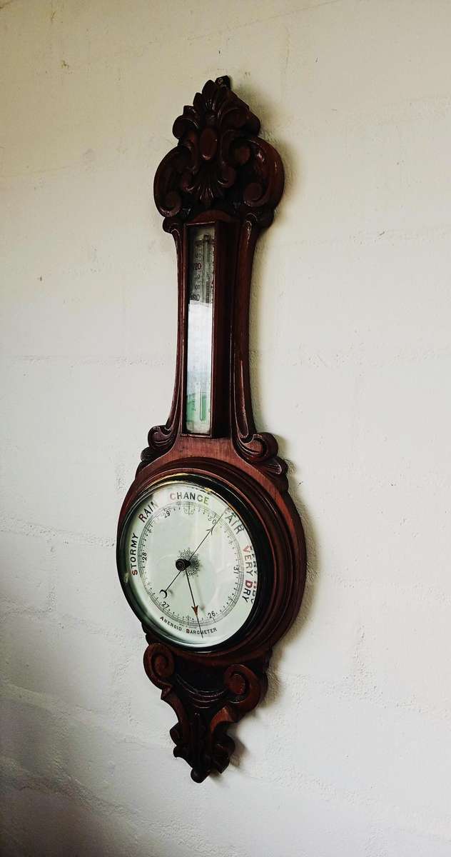 VINTAGE OAK CARVED ANEROID BAROMETER