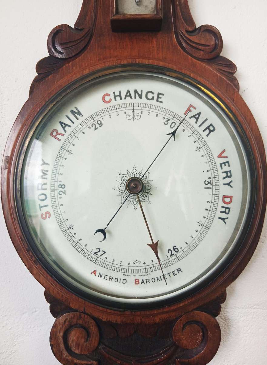 VINTAGE OAK CARVED ANEROID BAROMETER