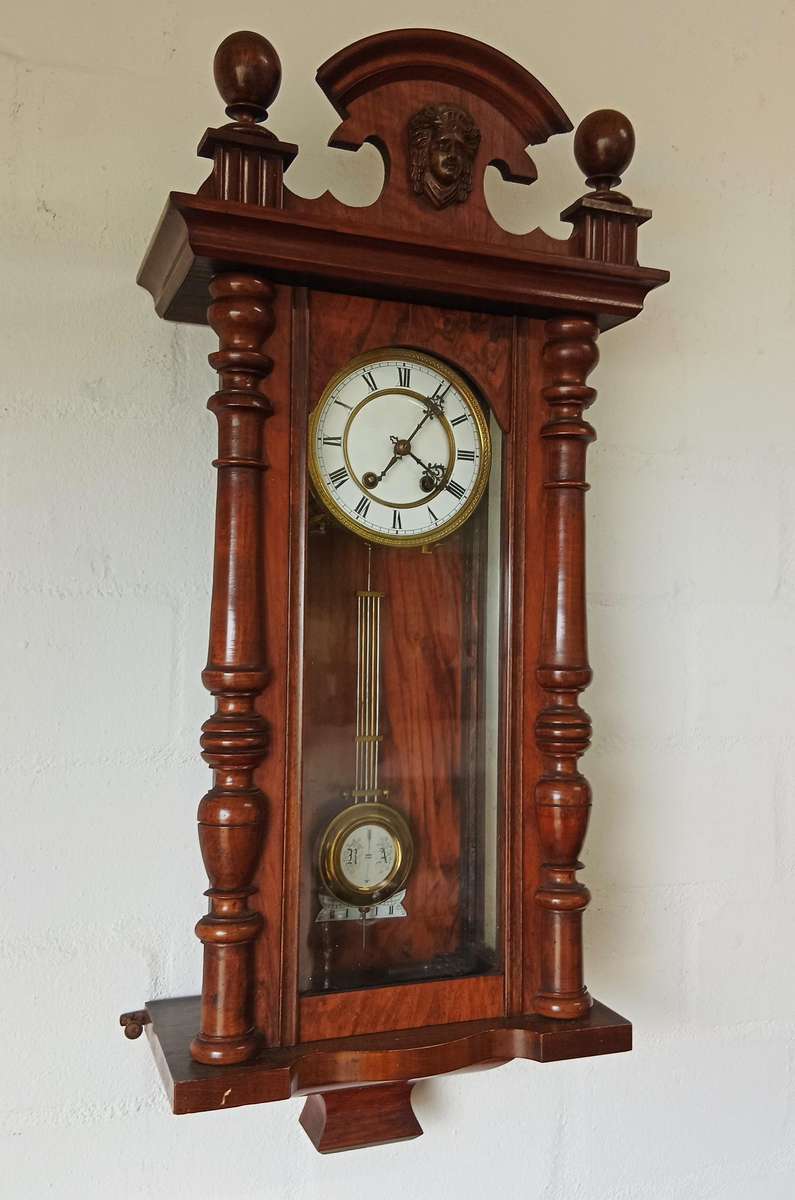 BEAUTIFUL VINTAGE WALNUT  WALL CLOCK