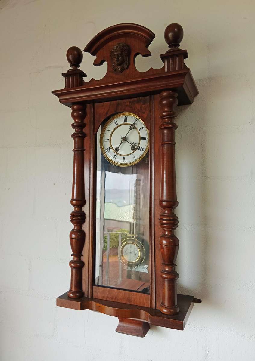 BEAUTIFUL VINTAGE WALNUT  WALL CLOCK