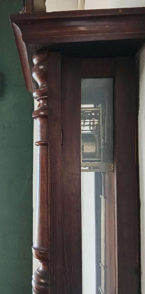 BEAUTIFUL VINTAGE WALNUT  WALL CLOCK