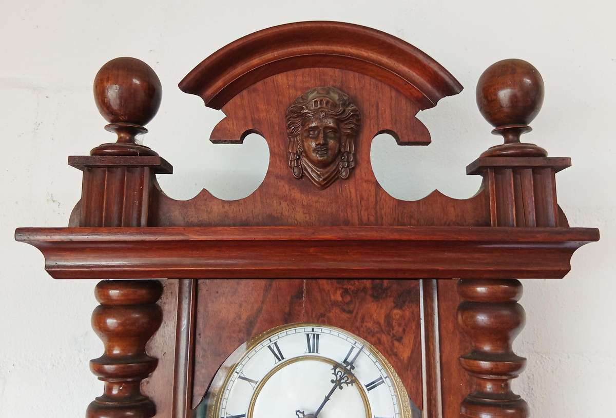 BEAUTIFUL VINTAGE WALNUT  WALL CLOCK