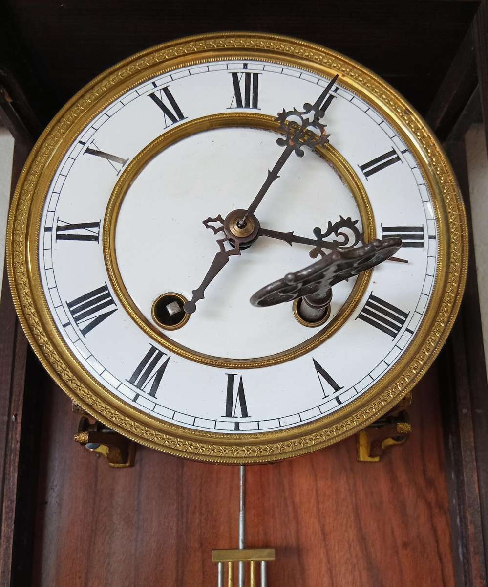 BEAUTIFUL VINTAGE WALNUT  WALL CLOCK