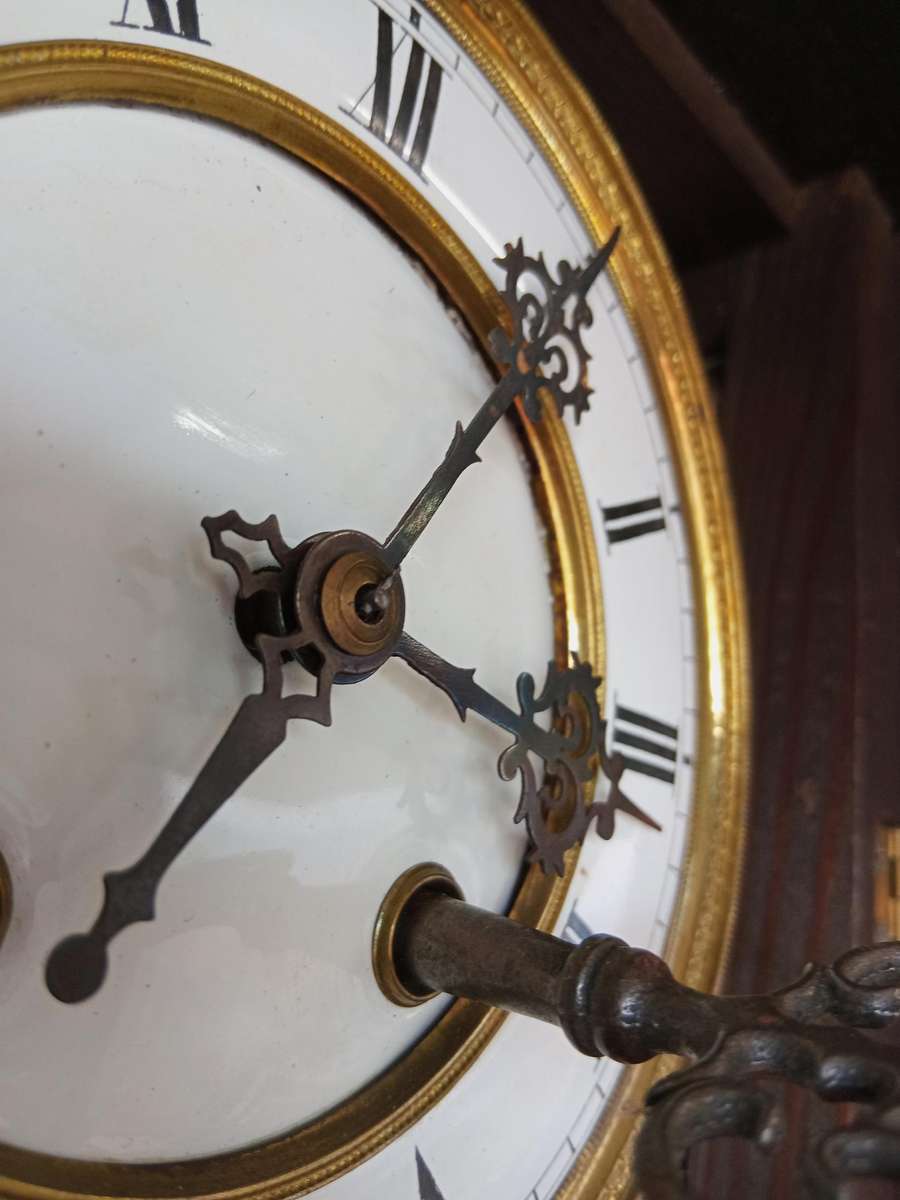 BEAUTIFUL VINTAGE WALNUT  WALL CLOCK