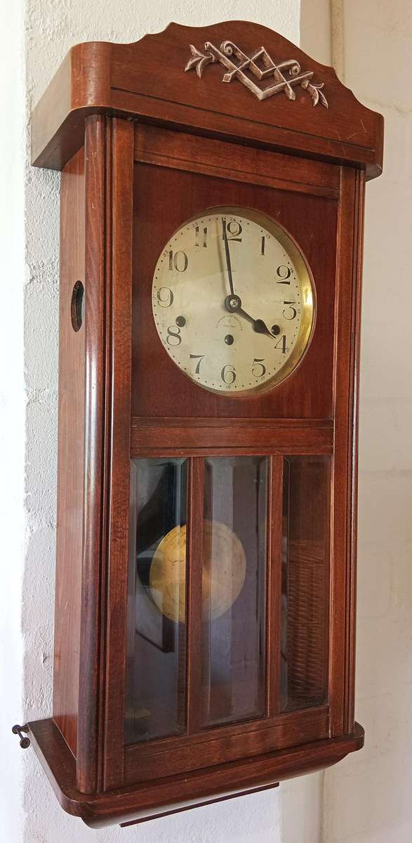 STUNNING AMERICAN SWISS VINTAGE MECHANICAL WALL CLOCK