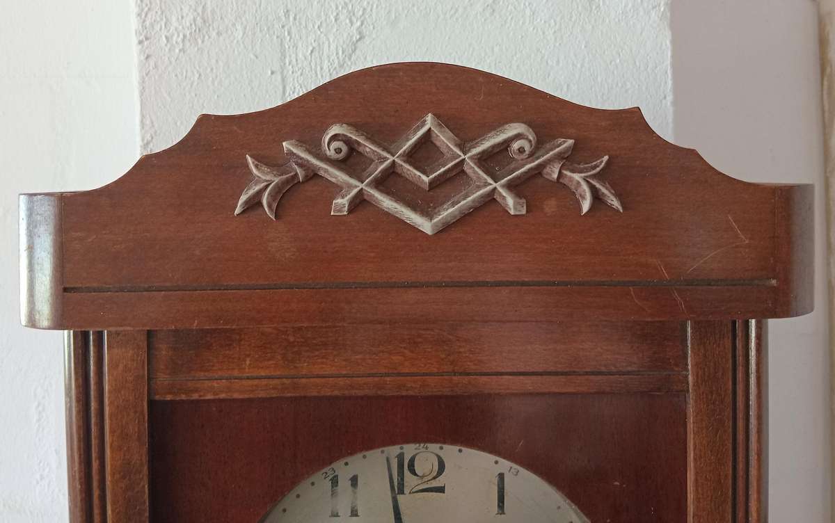 STUNNING AMERICAN SWISS VINTAGE MECHANICAL WALL CLOCK