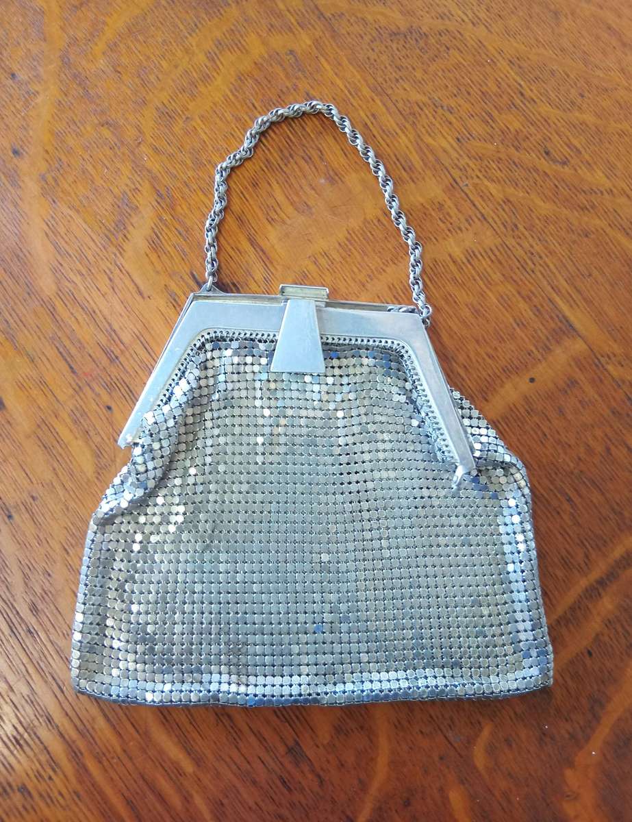 VINTAGE WHITING DAVIES SILVER PURSE *HIGHLY COLLECTABLE*